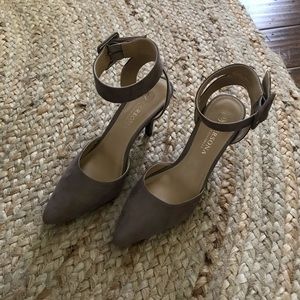Beige women’s size 7 1/2 shoes with 3 1/2 inch heels